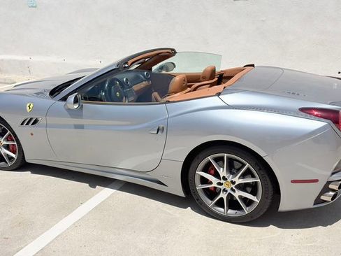 Used 2012 Ferrari California RWD image 15
