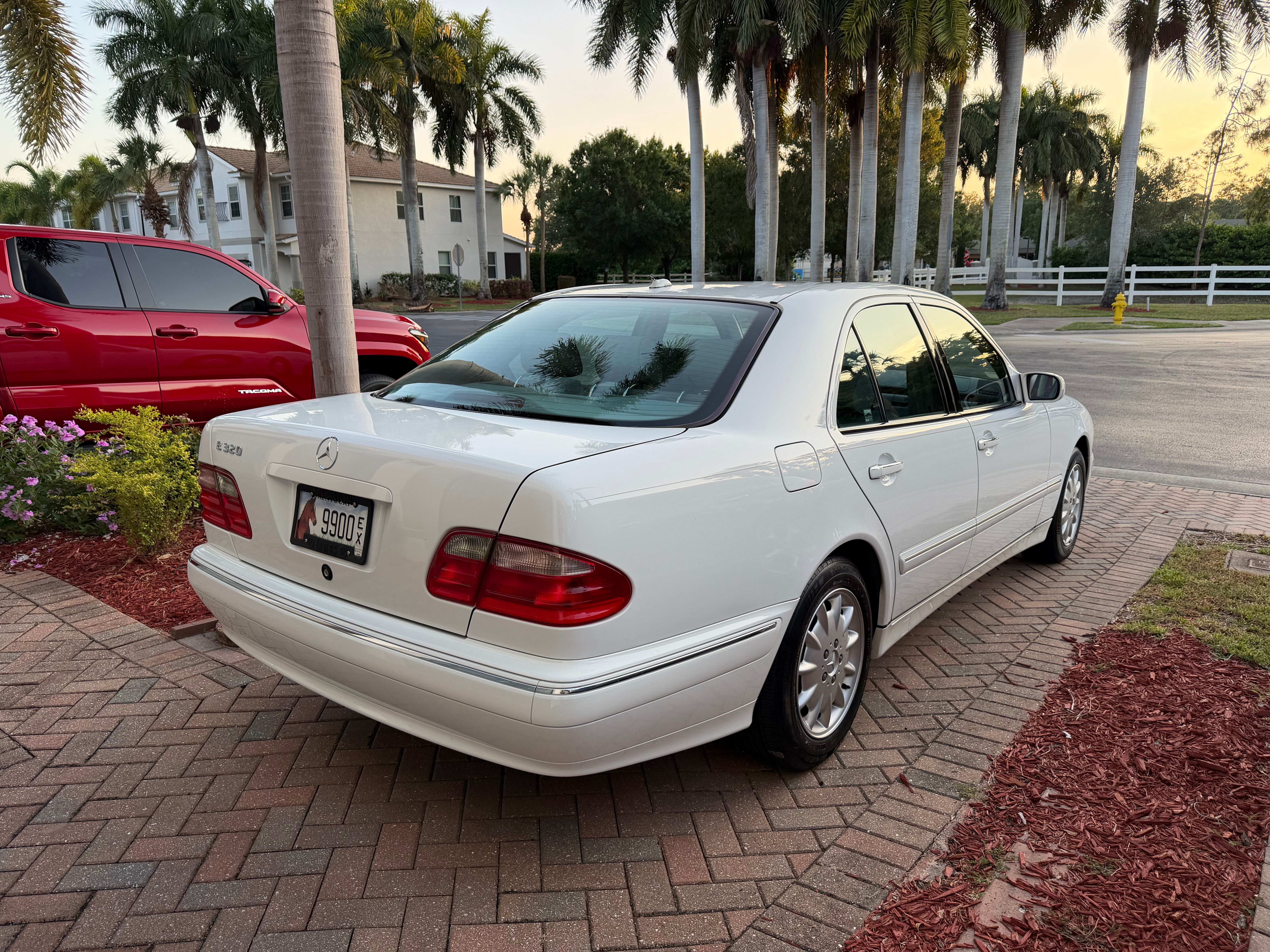 Used 2000 Mercedes-Benz E 320 Sedan image 5
