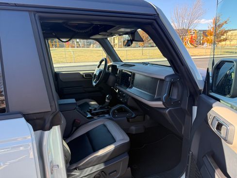 Used 2024 Ford Bronco Wildtrak image 16