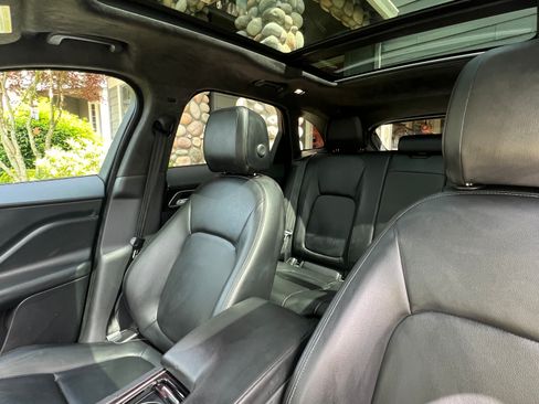 Used 2020 Jaguar F-PACE Premium image 10