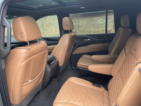 Used 2021 Cadillac Escalade ESV Premium Luxury AWD/4WD image 10