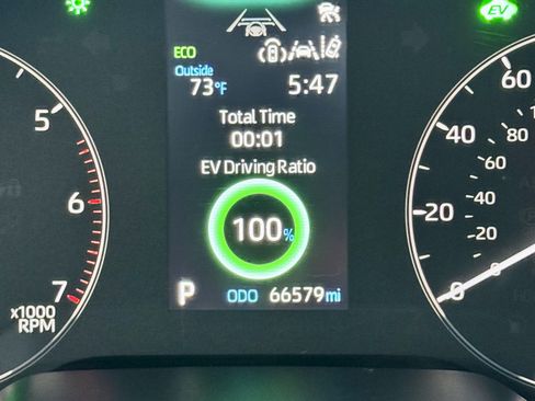 Used 2023 Toyota Corolla SE w/ SE Package image 13