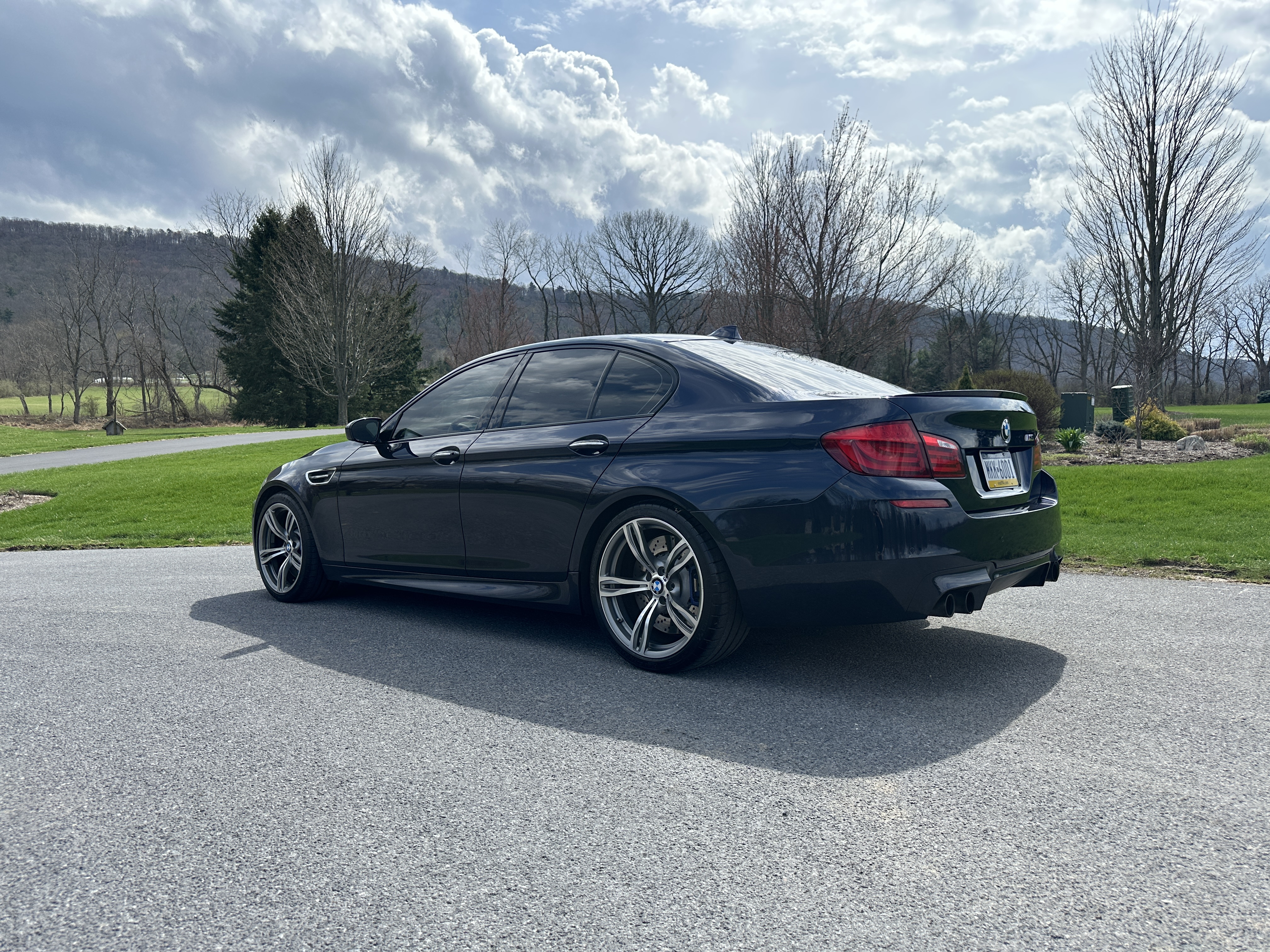 Used 2013 BMW M5 RWD image 2