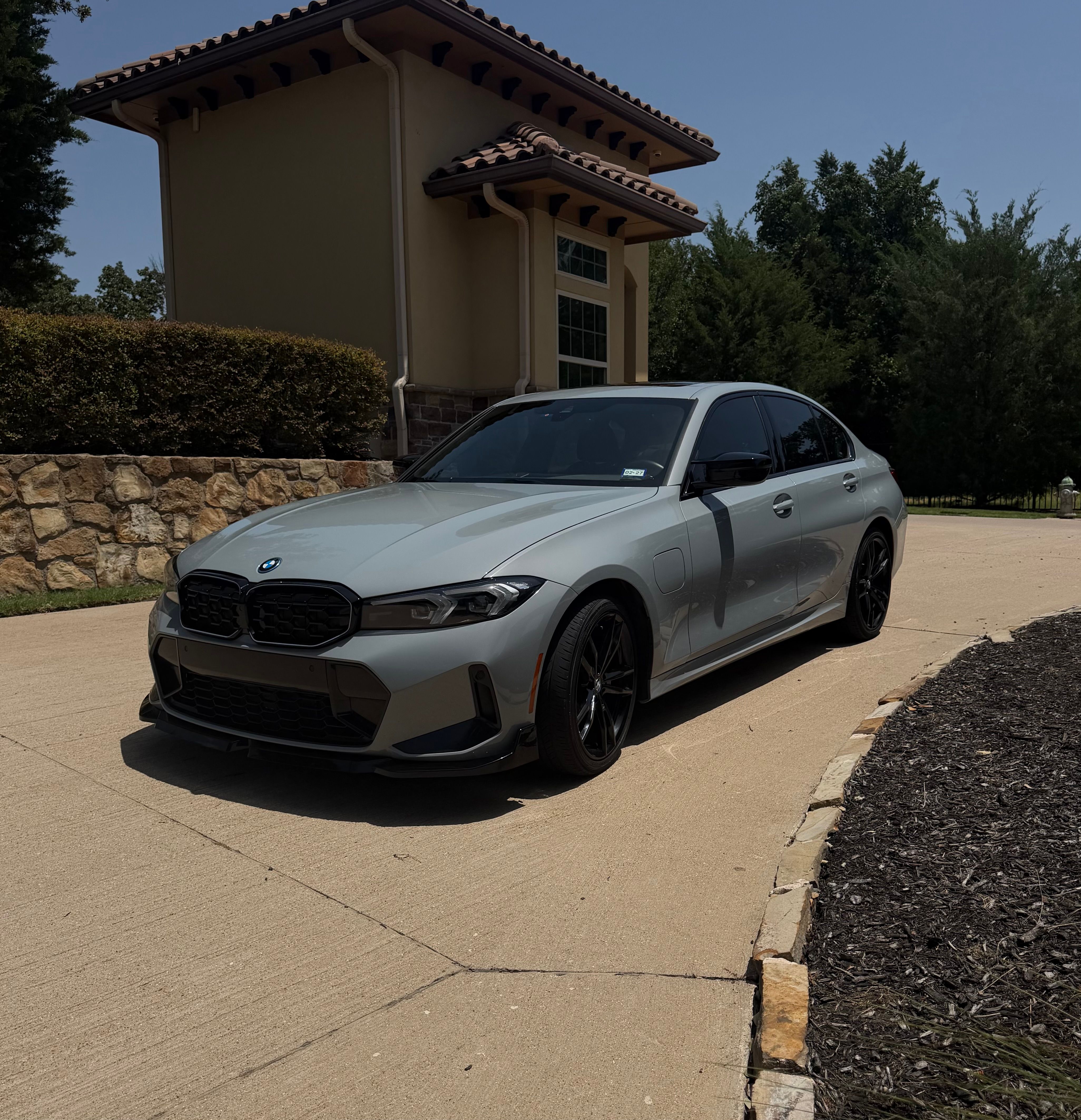 Used 2023 BMW 330e w/ M Sport Package RWD image 4