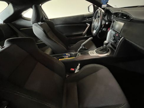 Used 2017 Toyota 86 RWD image 14