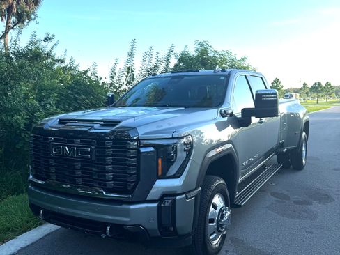 Used 2024 GMC Sierra 3500 Denali Ultimate AWD/4WD image 2