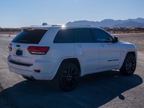 Used 2019 Jeep Grand Cherokee Altitude image 8