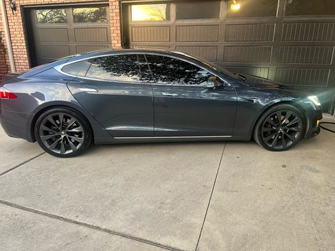 Used 2020 Tesla Model S Long Range Plus image 2
