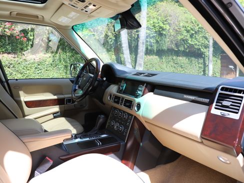 Used 2011 Land Rover Range Rover HSE image 6