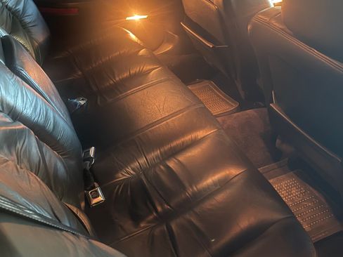 Used 1996 Cadillac Fleetwood Brougham RWD image 1