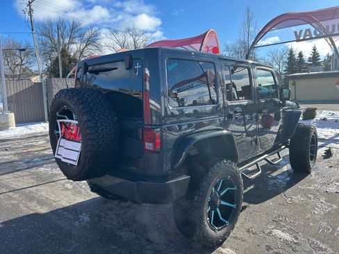 Used 2017 Jeep Wrangler Unlimited Sahara w/ Connectivity Group image 6