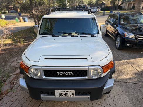 Used 2013 Toyota FJ Cruiser 4WD image 8