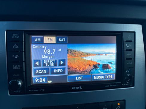 Used 2008 Jeep Commander Sport image 4