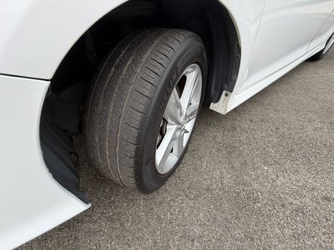 Used 2014 Toyota Camry SE image 16