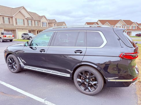 Used 2023 BMW X7 xDrive40i w/ Premium Package image 4