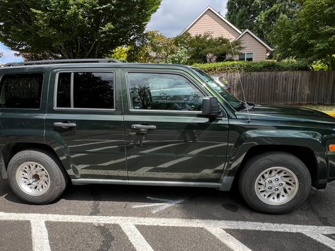 Used 2010 Jeep Patriot Sport FWD image 2