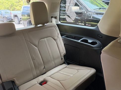 Used 2024 Ford Expedition Limited RWD image 14