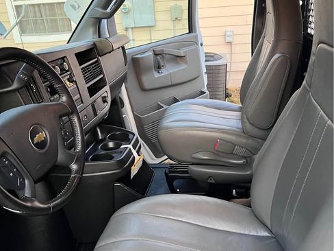 Used 2022 Chevrolet Express 2500 w/ Driver Convenience Package image 9