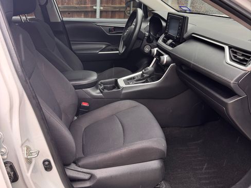Used 2020 Toyota RAV4 LE AWD/4WD image 13