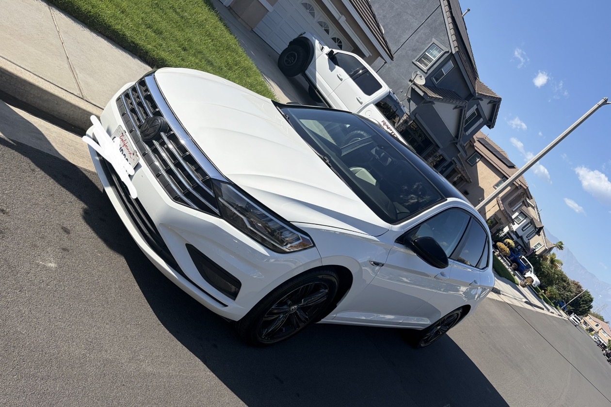 Used 2019 Volkswagen Jetta R-Line FWD image 1