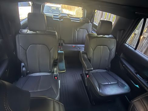 Used 2022 Ford Expedition Max Platinum AWD/4WD image 9