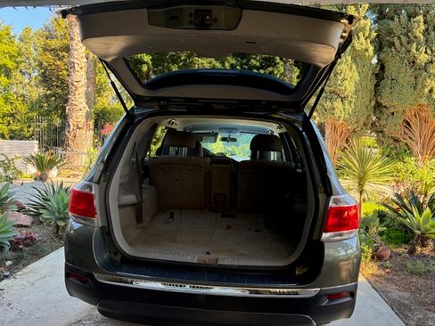 Used 2013 Toyota Highlander FWD image 4