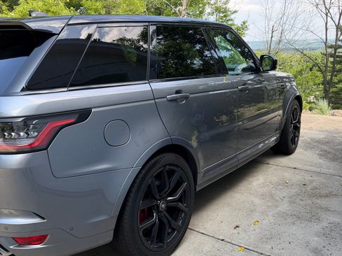 Used 2020 Land Rover Range Rover Sport SVR AWD/4WD image 11