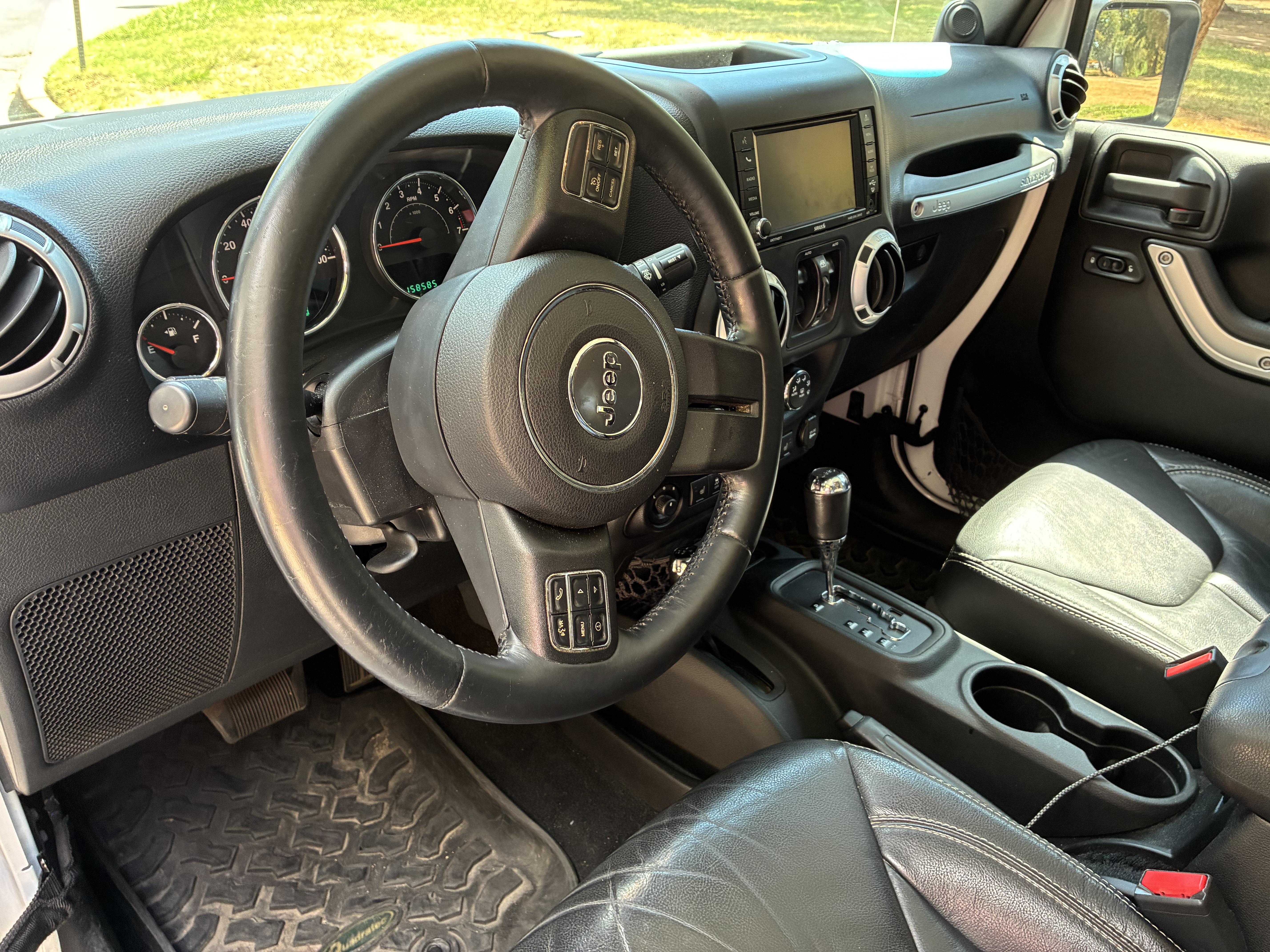 Used 2013 Jeep Wrangler Unlimited Sahara w/ Connectivity Group AWD/4WD image 17