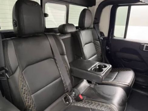 Used 2021 Jeep Gladiator Overland AWD/4WD image 4