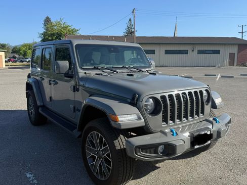 Used 2022 Jeep Wrangler Unlimited Sahara AWD/4WD image 5