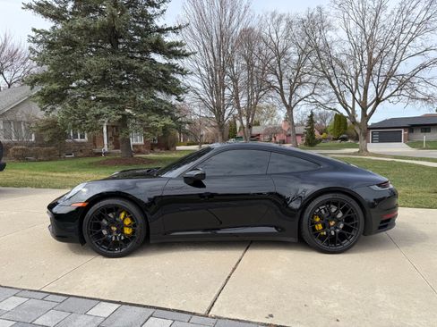 Used 2022 Porsche 911 Carrera 4 AWD/4WD image 9