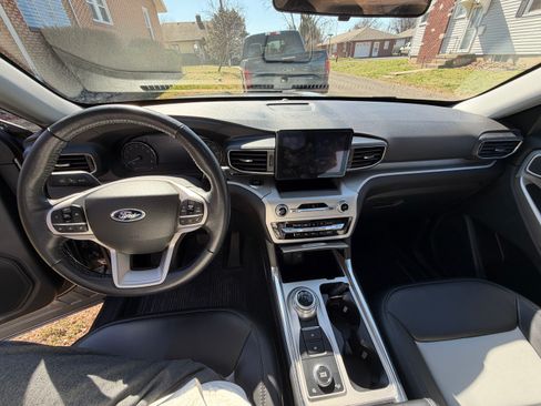 Used 2022 Ford Explorer XLT w/ Equipment Group 202A image 14