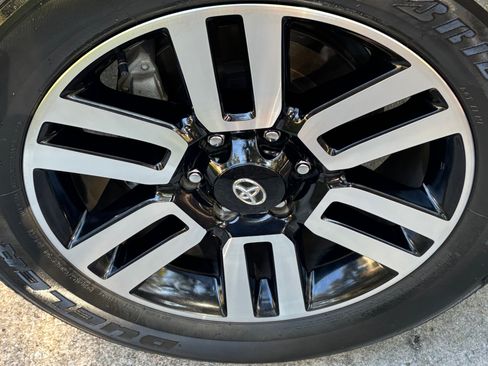 Used 2022 Toyota 4Runner Limited image 14