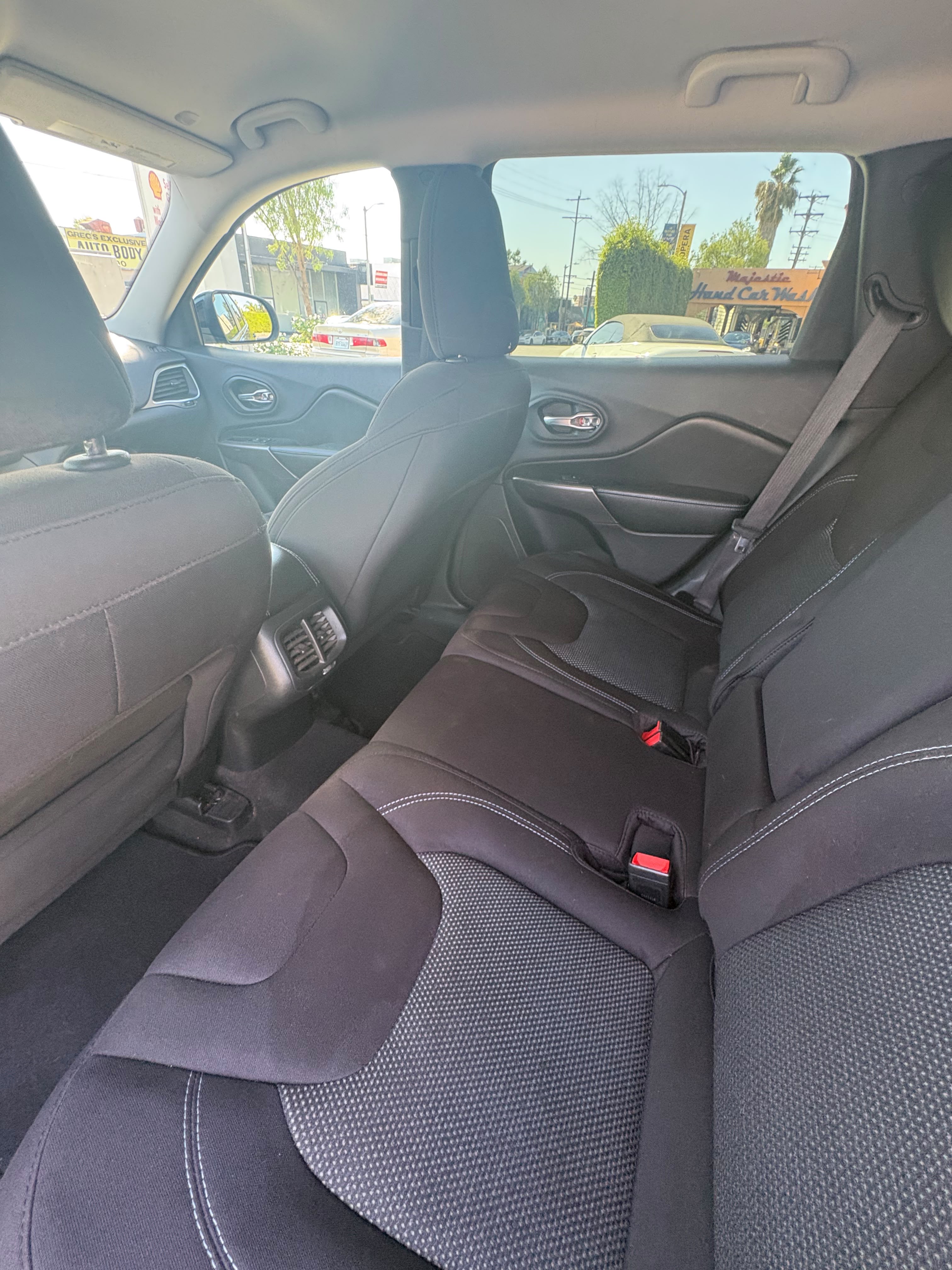 Used 2020 Jeep Cherokee Latitude FWD image 12