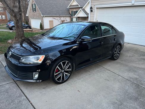 Used 2013 Volkswagen Jetta GLI Autobahn image 4