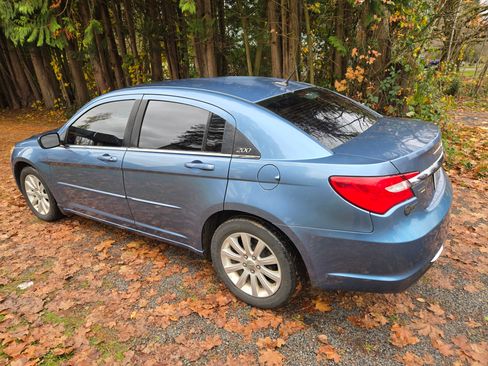 Used 2011 Chrysler 200 Touring image 4