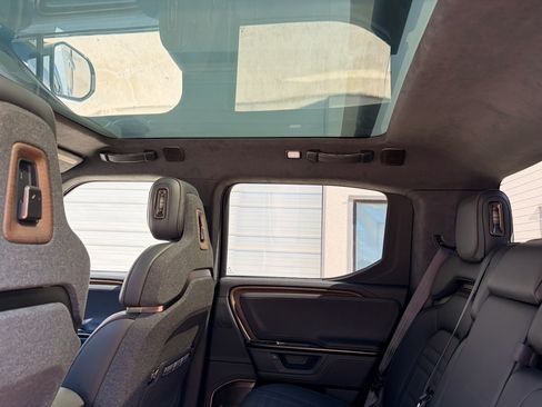 Used 2026 Rivian R1T Premium image 20