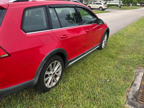 Used 2017 Volkswagen Golf Alltrack SE AWD/4WD image 5
