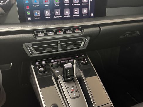 Used 2022 Porsche 911 Carrera image 5