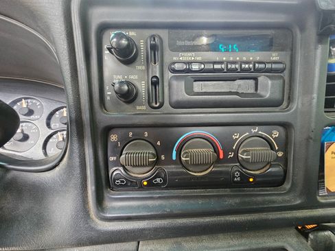 Used 2001 Chevrolet Silverado 2500 2WD Regular Cab image 12