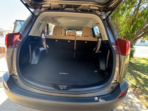 Used 2013 Toyota RAV4 LE FWD image 9