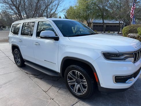 Used 2022 Jeep Wagoneer Series III image 5