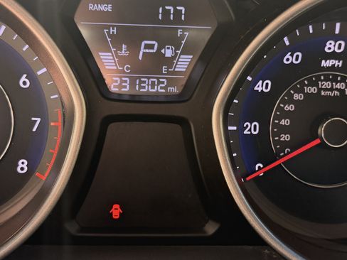 Used 2016 Hyundai Elantra SE image 17