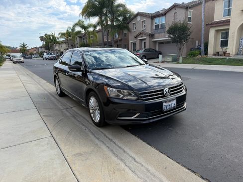 Used 2017 Volkswagen Passat 1.8T SE FWD image 2