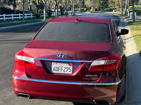 Used 2012 Hyundai Genesis 3.8 image 5
