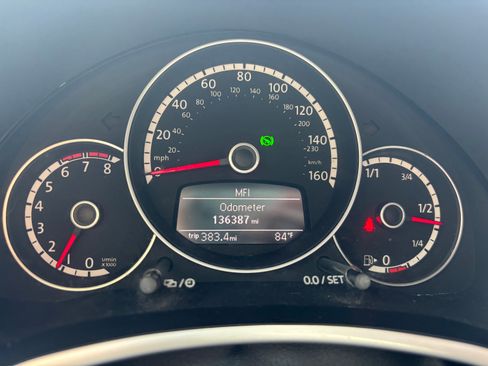 Used 2013 Volkswagen Beetle 2.5 Fender FWD image 9