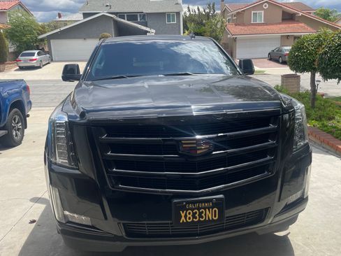 Used 2018 Cadillac Escalade 4WD image 16