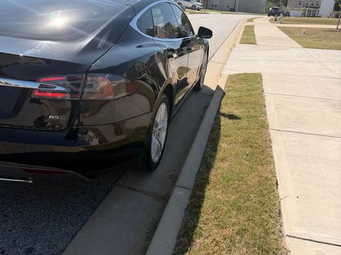 Used 2015 Tesla Model S 85D AWD/4WD image 5