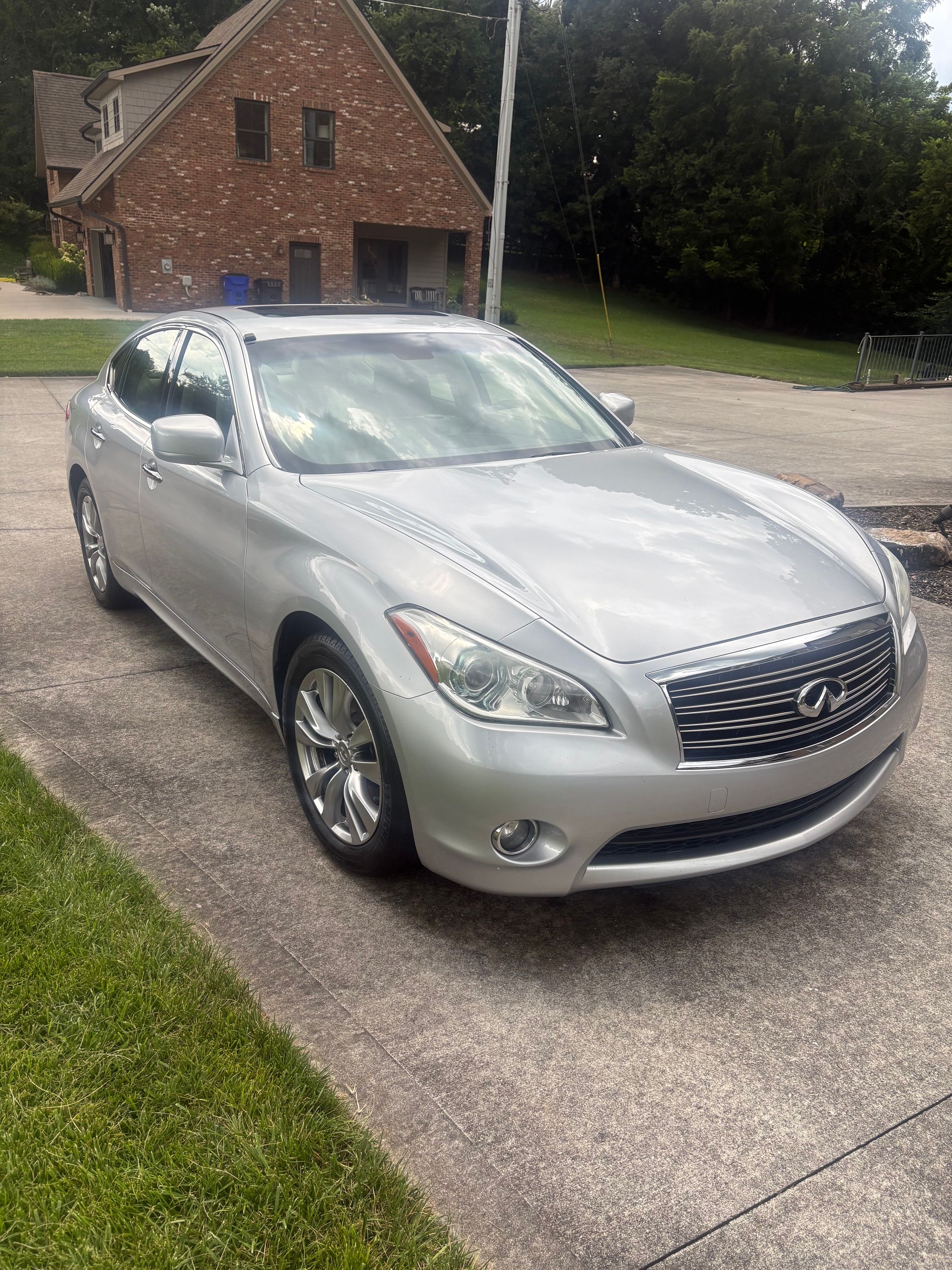 Used 2012 INFINITI M37 w/ Deluxe Touring Pkg RWD image 5