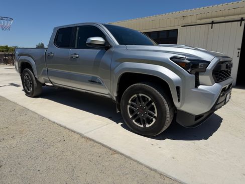Used 2024 Toyota Tacoma TRD Sport w/ TRD Sport Upgrade Package RWD image 8